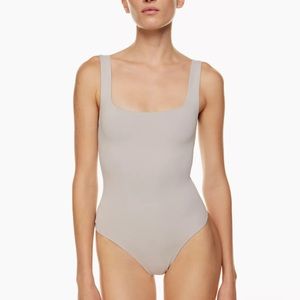 NWOT aritzia babaton contour square neck bodysuit